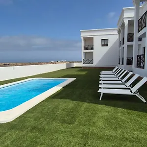 Star By Nicolet Apartment